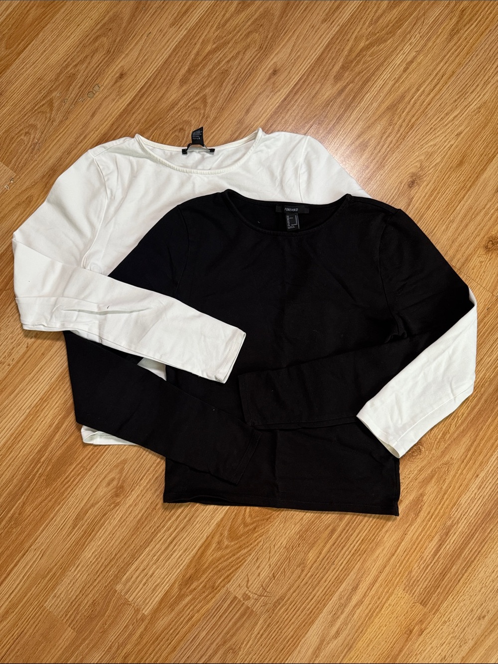 F21 Long Sleeve Base Layer Black & White Bundle ✨ both M